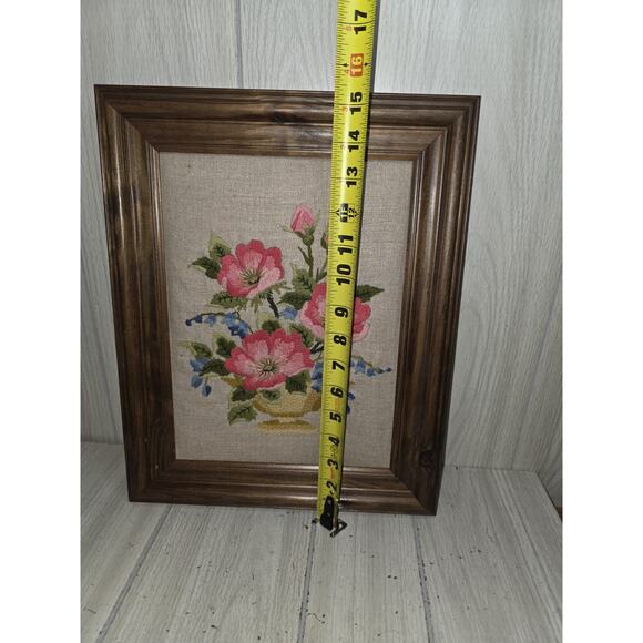 Vtg 60s Crewel Embroidery Pink Blue Flowers in a Vase Stitchery Framed 14" x 11" - Picture 2 of 5